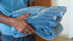 Amazon’un Yerden Tasarruf Sağlayan ve Havluları Düzenli Tutan En Çok Satan Rafı