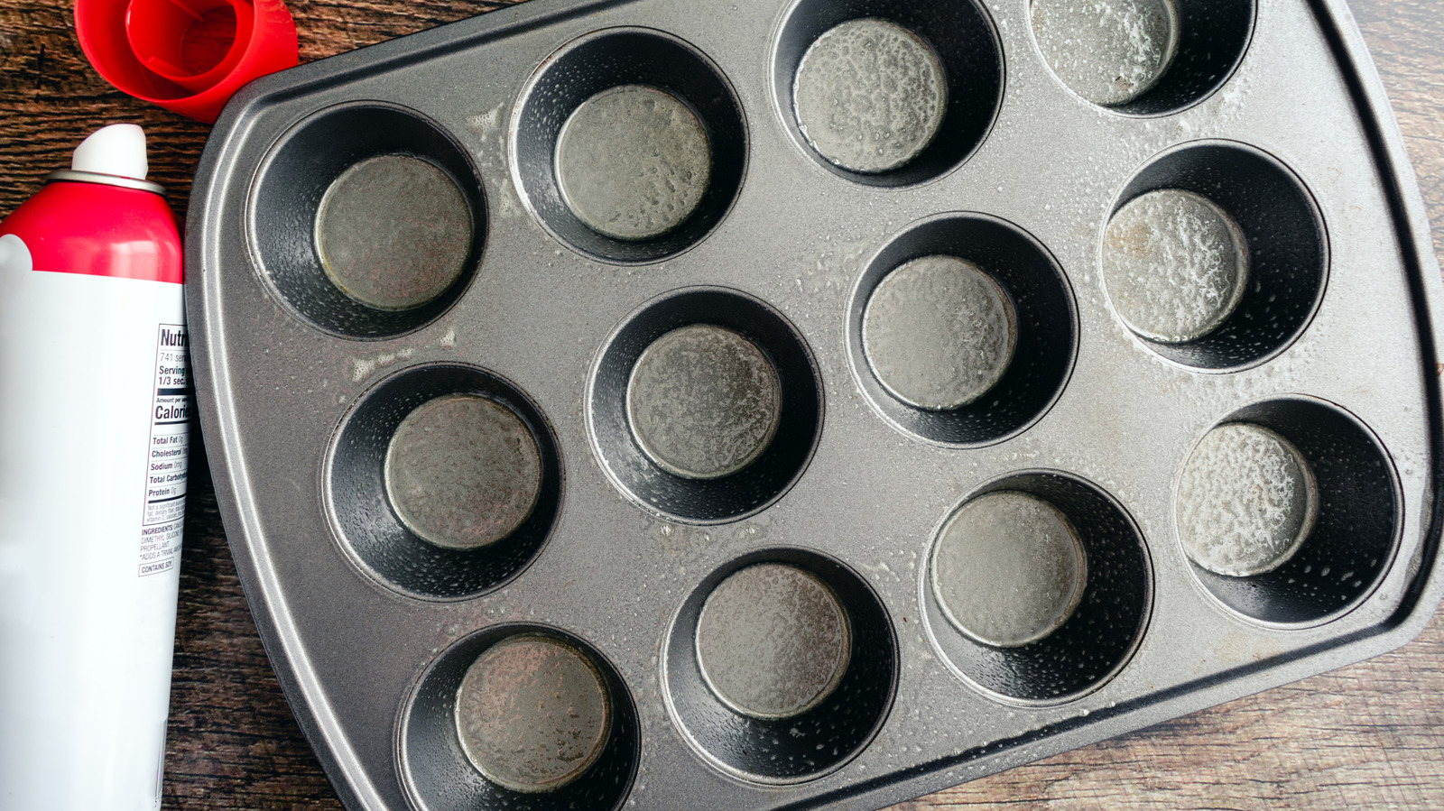 Eski Muffin Kalıbını Atmayın, Bahçede Yeniden Kullanmanın Harika Bir Yolu Var