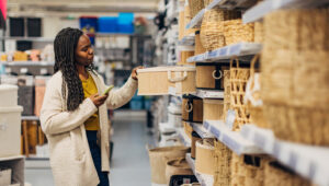 IKEA’nın Ev Depolama İhtiyaçlarına Yardımcı Olabilecek Çok Yönlü 18 Dolarlık Sepeti Var