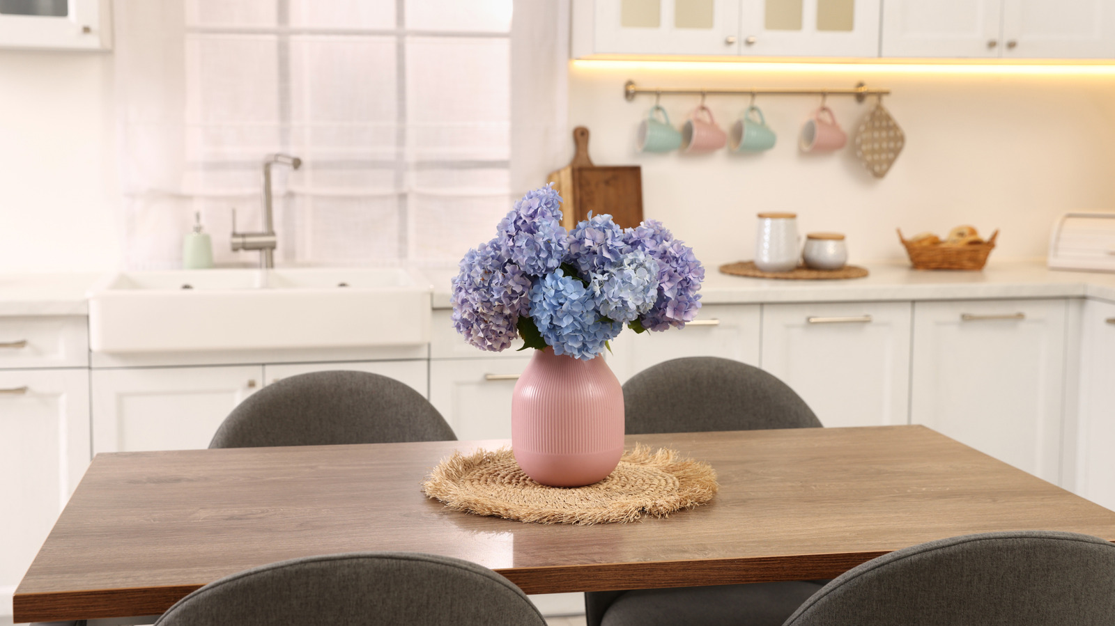 Williams Sonoma'nın Son Yemek Takımı Koleksiyonu Hepimizdeki 'Ortanca Kız' İçin