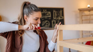 IKEA’nın İç ve Dış Mekan Dağınıklığını Çözmek İçin Yeni Bir Raf Çözümü Var