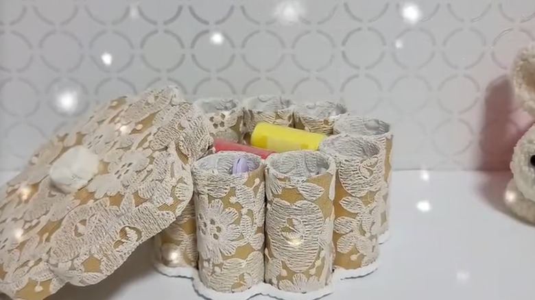 Eşleşen kapaklı DIY saklama kabı