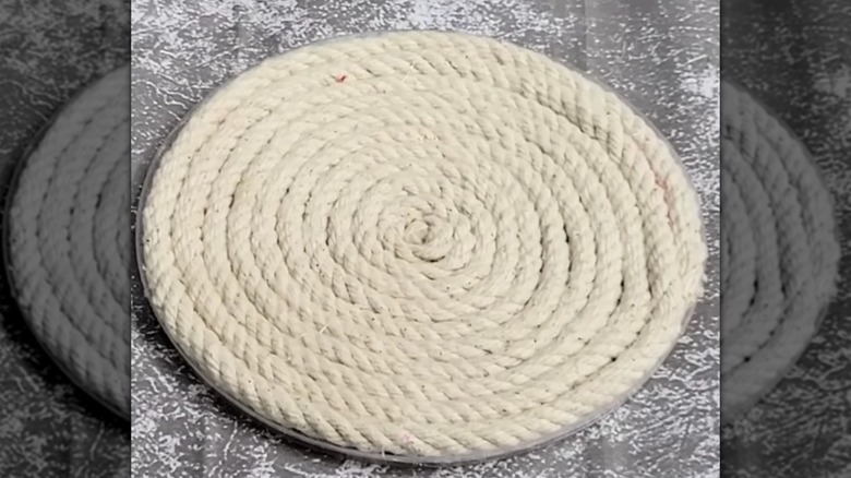Pamuk ipten yapılmış tencere tutucusu ve plastik kapak
