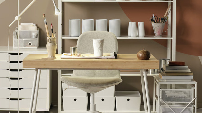 Mutfakta IKEA çalışma masası kurulumu