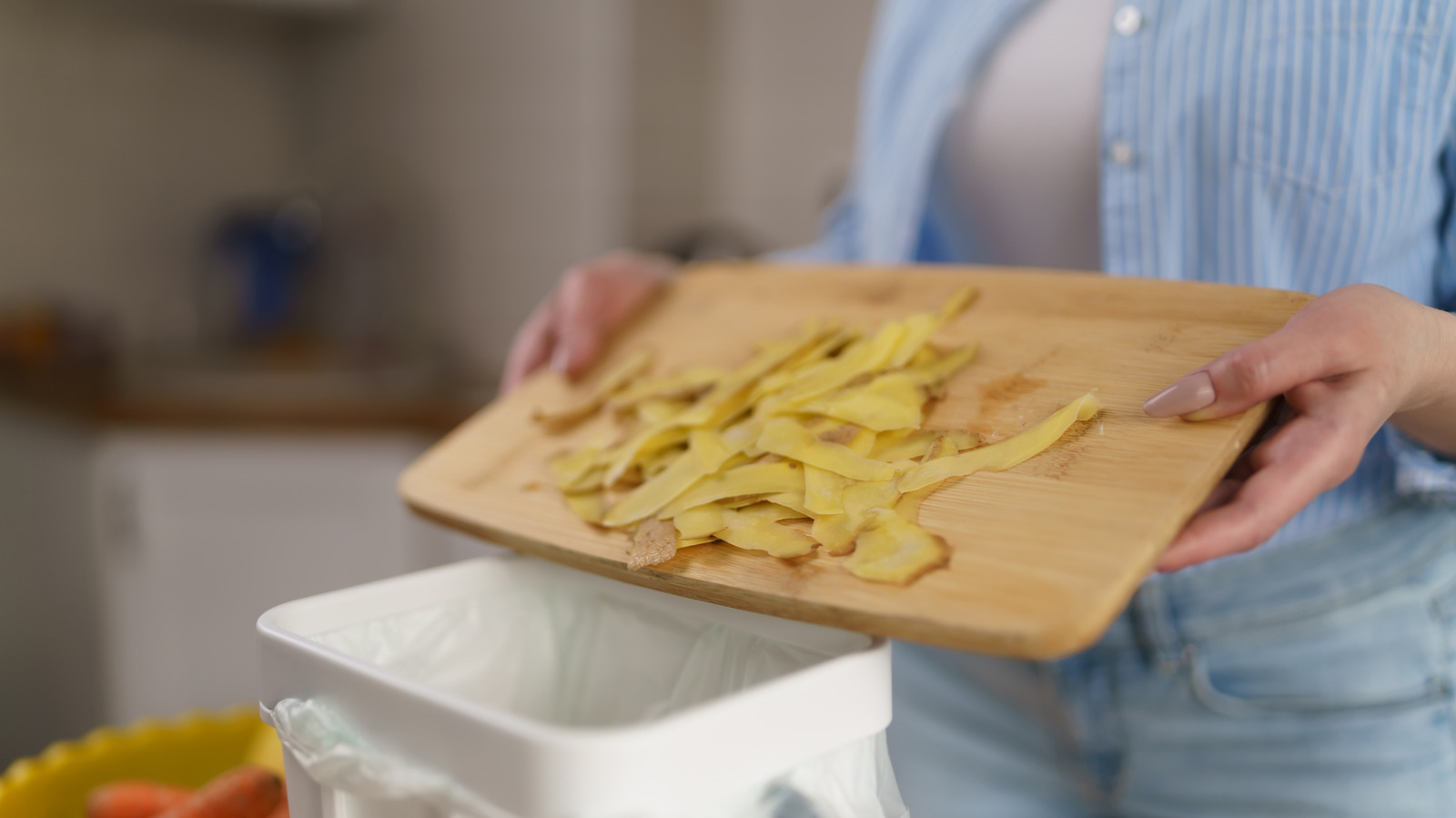Patates Kabuklarını Atmayın - Bunları Bitkilerin Seveceği Gübreye Dönüştürün
