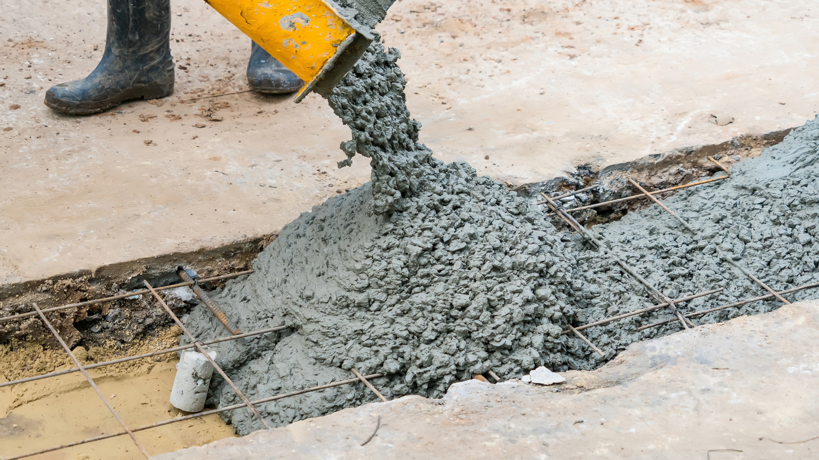 Beton vs Çimento: Fark Nedir? (Artı Hangisi Daha Uzun Ömürlü)