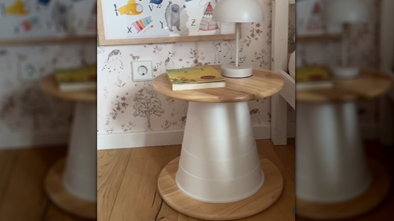 Tembel Susan ve çöp kutusu ile yapılan IKEA DIY yan sehpa