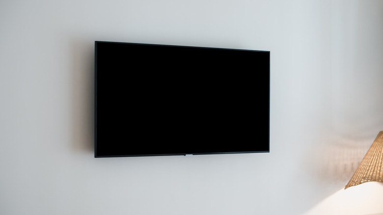 Televizyon duvara monte edildi