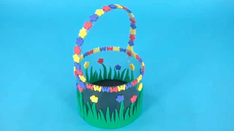 Plastik şişeden yapılmış sepet
