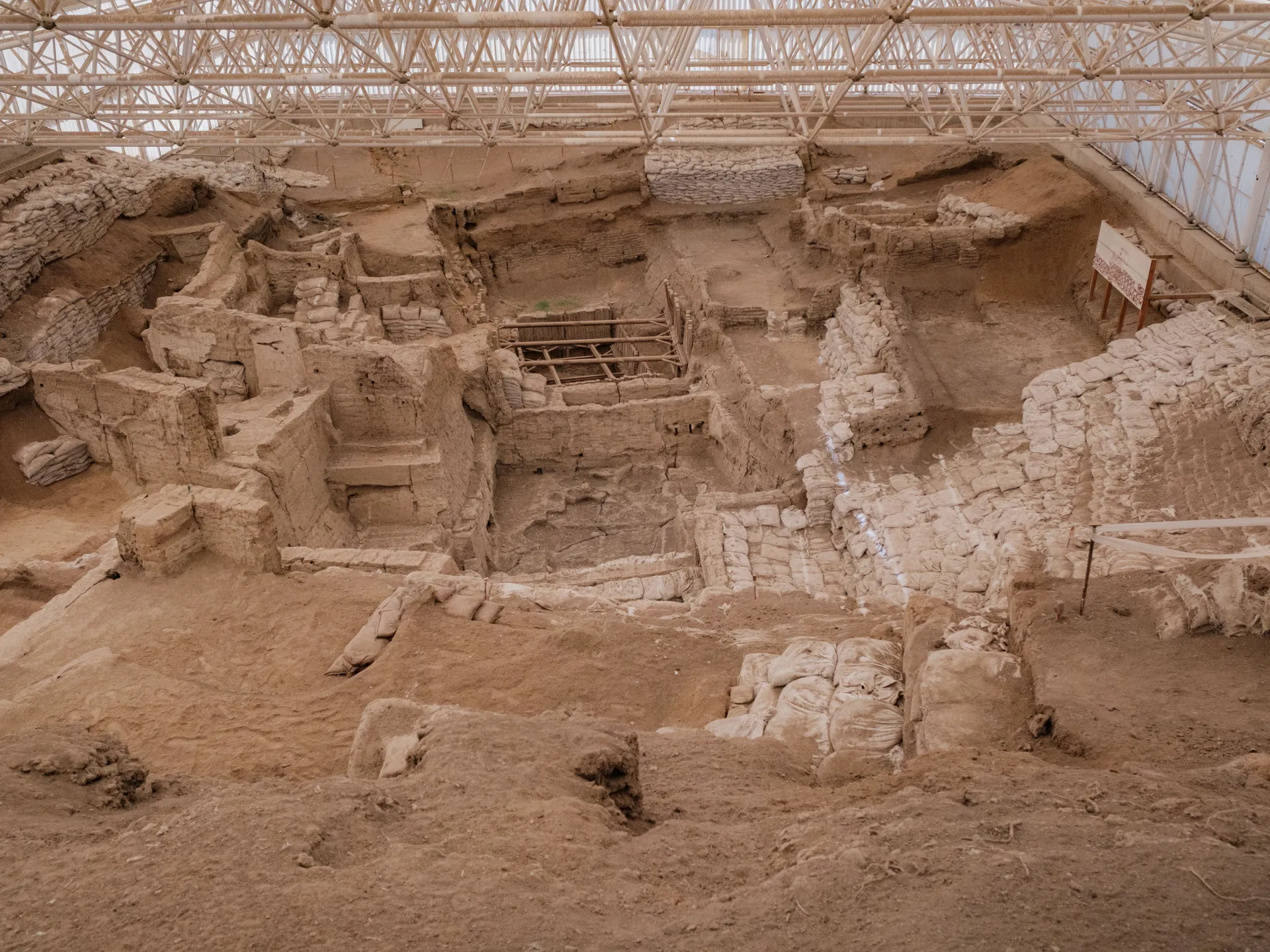 Arkeologlar Çatalhöyük'te antik anasoylu toplum buluyor