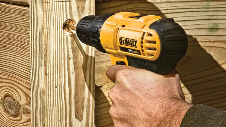 DeWalt 20V Max akülü matkap sürücüsü seti