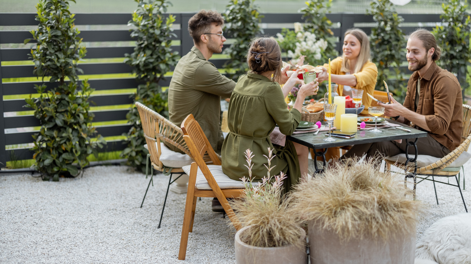 IKEA'nın Mobilya Seti Rakipsiz Bir Fiyatla Tüm Verandanızı Dolduruyor