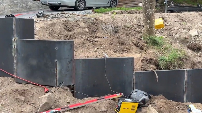 Corten çelik istinat duvarı inşa etmek