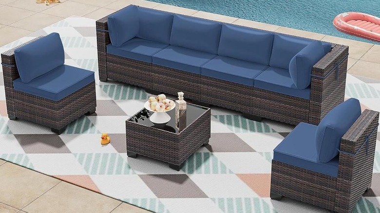 Home Depot'tan 7 Parçalı Hasır Dış Mekan Seksiyonel Seti