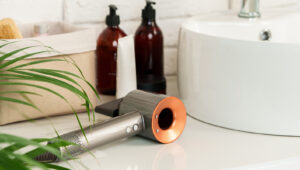 Amazon’dan Kolay Bir Çözümle Banyo Tezgahınızı Şık Bir Şekilde Düzenleyin