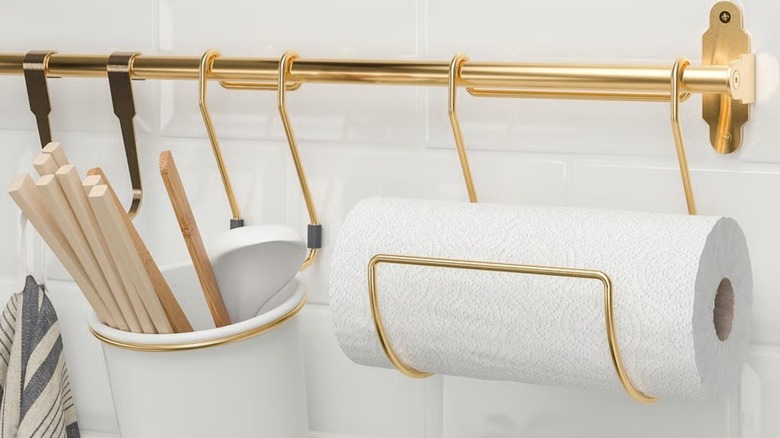 IKEA HULTARP raylı kağıt havlu rulosu ve mutfak eşyaları