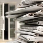 Kimsenin DIY Olduğunu Bilmeyeceği Bütçe Dostu Perdeler Oluşturmak İçin Rulo Gazete Kullanın