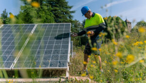Yere Monte Güneş Panellerinin Gizli Bir Faydası Vardır ve Elektrikle Hiçbir Alakası Yoktur