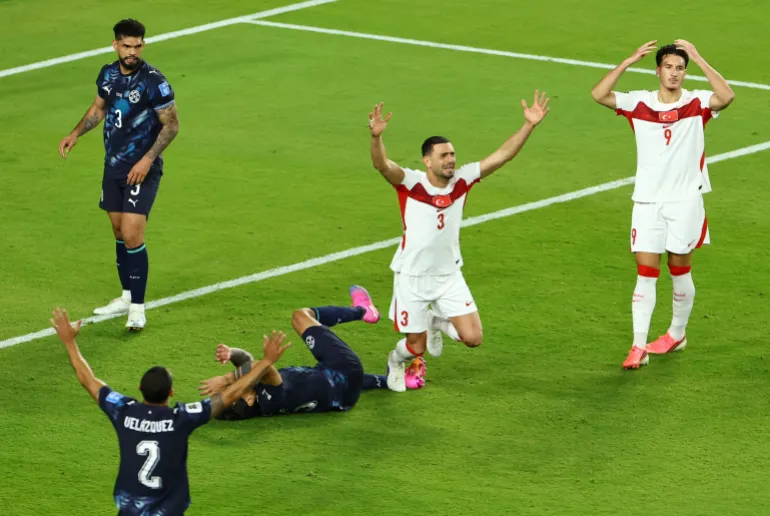 Futbol Futbol - FIFA Dünya Kupası 2026 - D Grubu - Türkiye v Paraguay - San Francisco Körfez Bölgesi Stadyumu, Santa Clara, Kaliforniya, ABD - 19 Haziran 2026 Türkiye'den Merih Demiral ve Deniz Gül'den tepki REUTERS/Eloisa Lopez