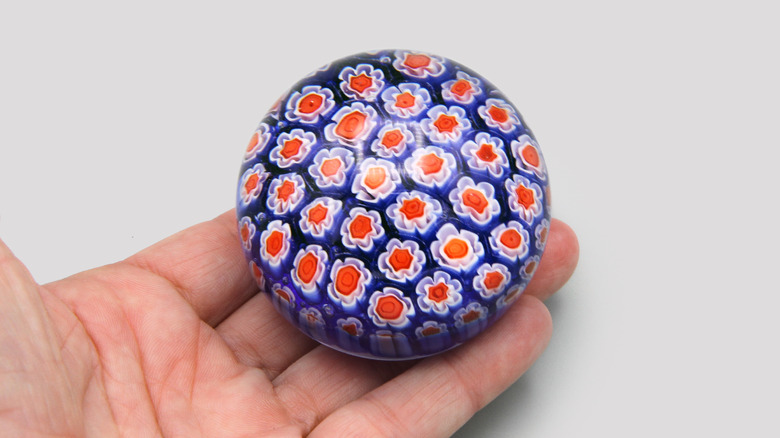 Millefiori cam kağıt ağırlığı