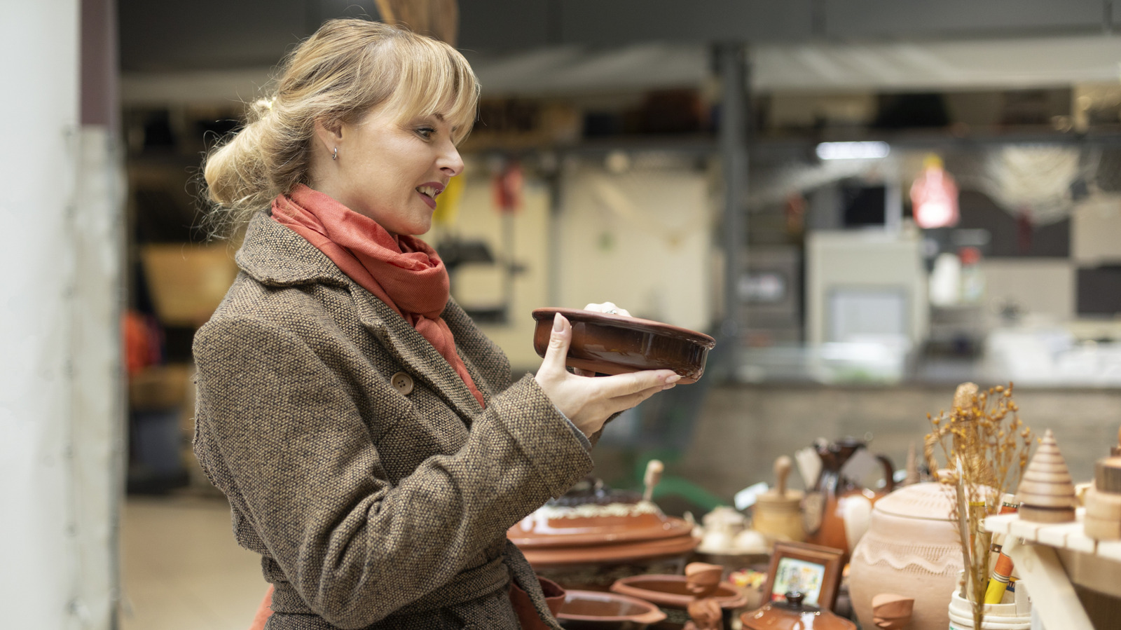 Pyrex ve Le Creuset'i unutun: İkinci El Mağazalarda Aranacak Değerli ve Canlı Pişirme Gereçleri