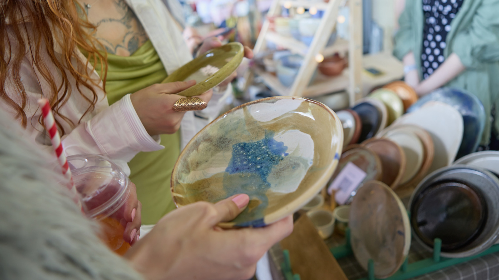 Pyrex'i Atlayın: Tasarruf Ederken Dikkat Edilmesi Gereken Uygun Fiyatlı Antika Bulaşık Takımı Motifi