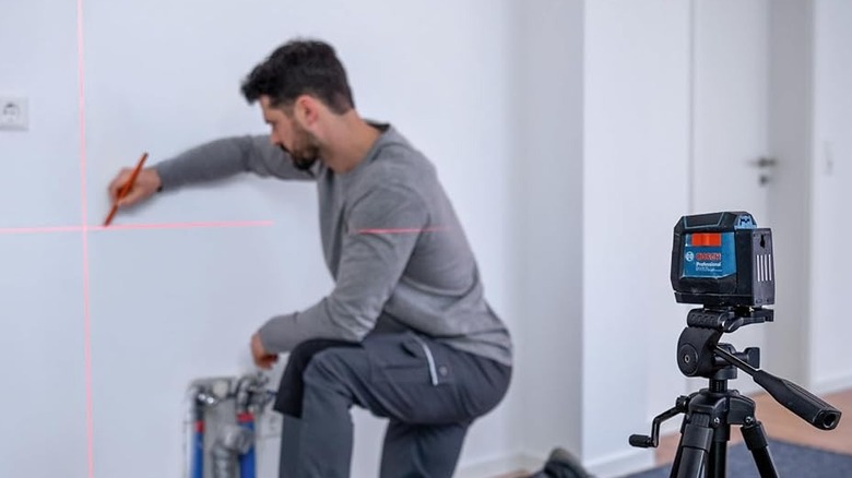 Bosch GLL50-20 50 Ft Kendinden Tesviyeli Çapraz Çizgi Lazer