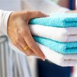 Havlu Askısından Kurtulun: IKEA Kendin Yap ile Daha Ucuz Banyo Depolama Alanı Oluşturun