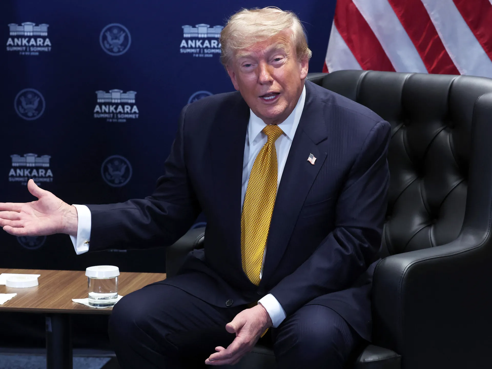 Trump İspanya ticaretini tehdit etti ve ABD'nin NATO zirvesinde Grönland'ı devralmasını talep etti
