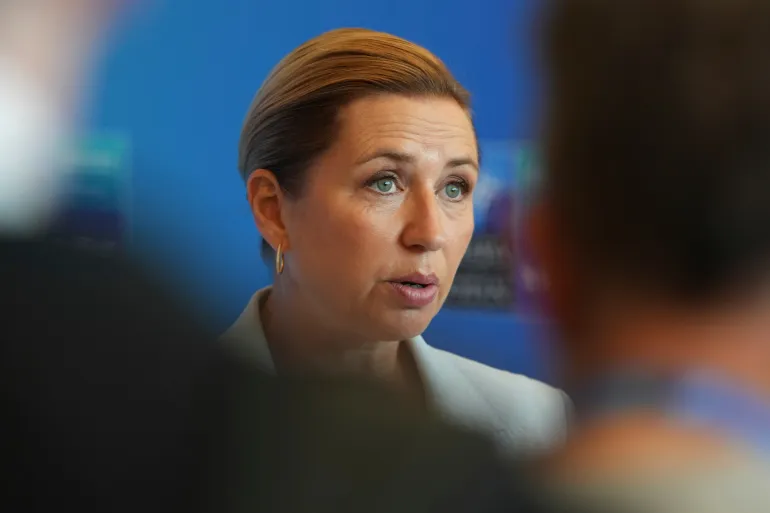 Danimarka Başbakanı Mette Frederiksen, 8 Temmuz 2026'da Ankara'da yapılacak NATO zirvesi için gelirken medyaya konuşuyor.