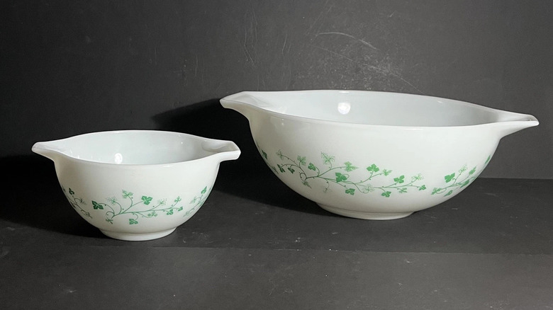 Ivy deseninde Pyrex'ten iki parçalı cips ve dip kaseler