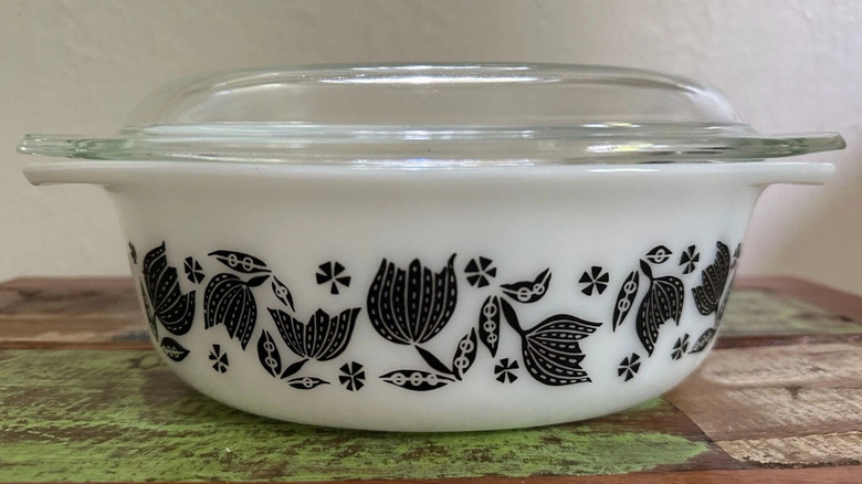 Kapağıyla birlikte Black Tulip Pyrex güveç kabı
