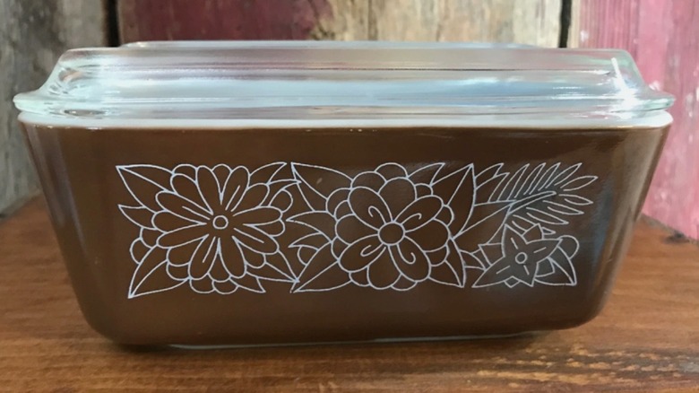 Cam kapaklı kahverengi Woodland Pyrex güveç kabı
