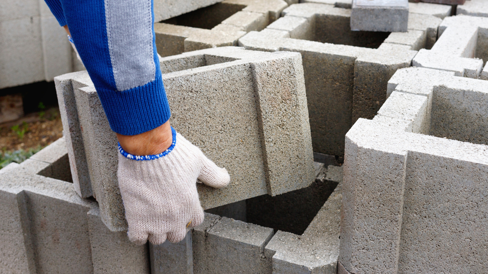 Tamamen Beton Bloklardan Destansı Bir Sulu Bahçe İnşa Edin