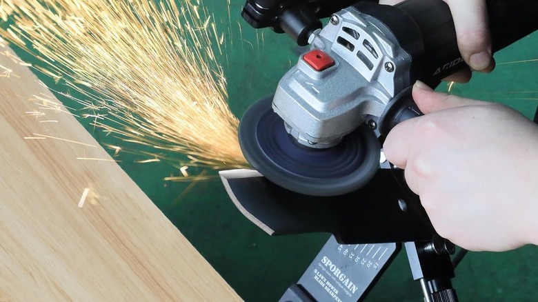 Amazon'dan temin edebileceğiniz Sporgain çim biçme makinesi bıçak bileyici