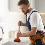 Lavabo Kanallarınızı Temiz Tutmak İçin Plastik Şişe Kullanın