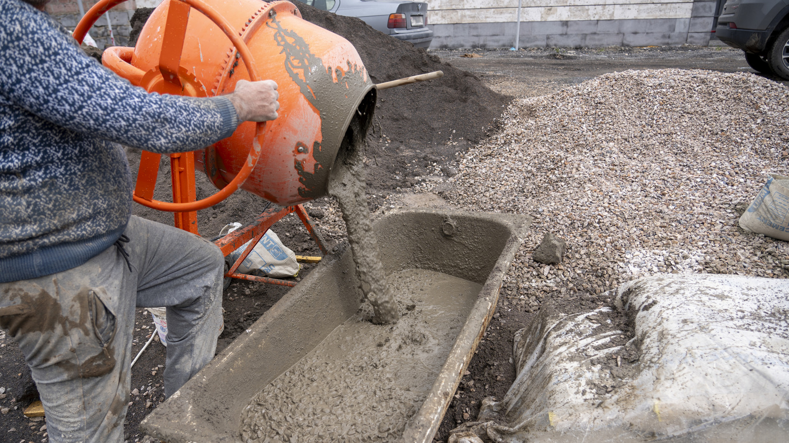 ​​Beton Blok Vs. Dökülmüş: Daha İyi İstinat Duvarı Malzemesi