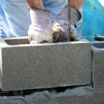 Beton Bloklarda Neden Delikler Vardır? (Ek Güç Sadece Bir Sebeptir)