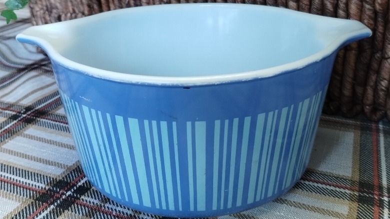 Barkod olarak bilinen desenli Mavi Pyrex kase