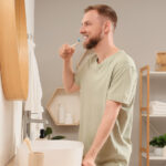 Amazon'dan Daha Fazla Yer Kazandıran Kolay Bir Çözümle Banyo Tezgahı Dağınıklığını Ortadan Kaldırın