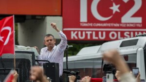Devrik Türk muhalefet lideri yeni parti planlıyor