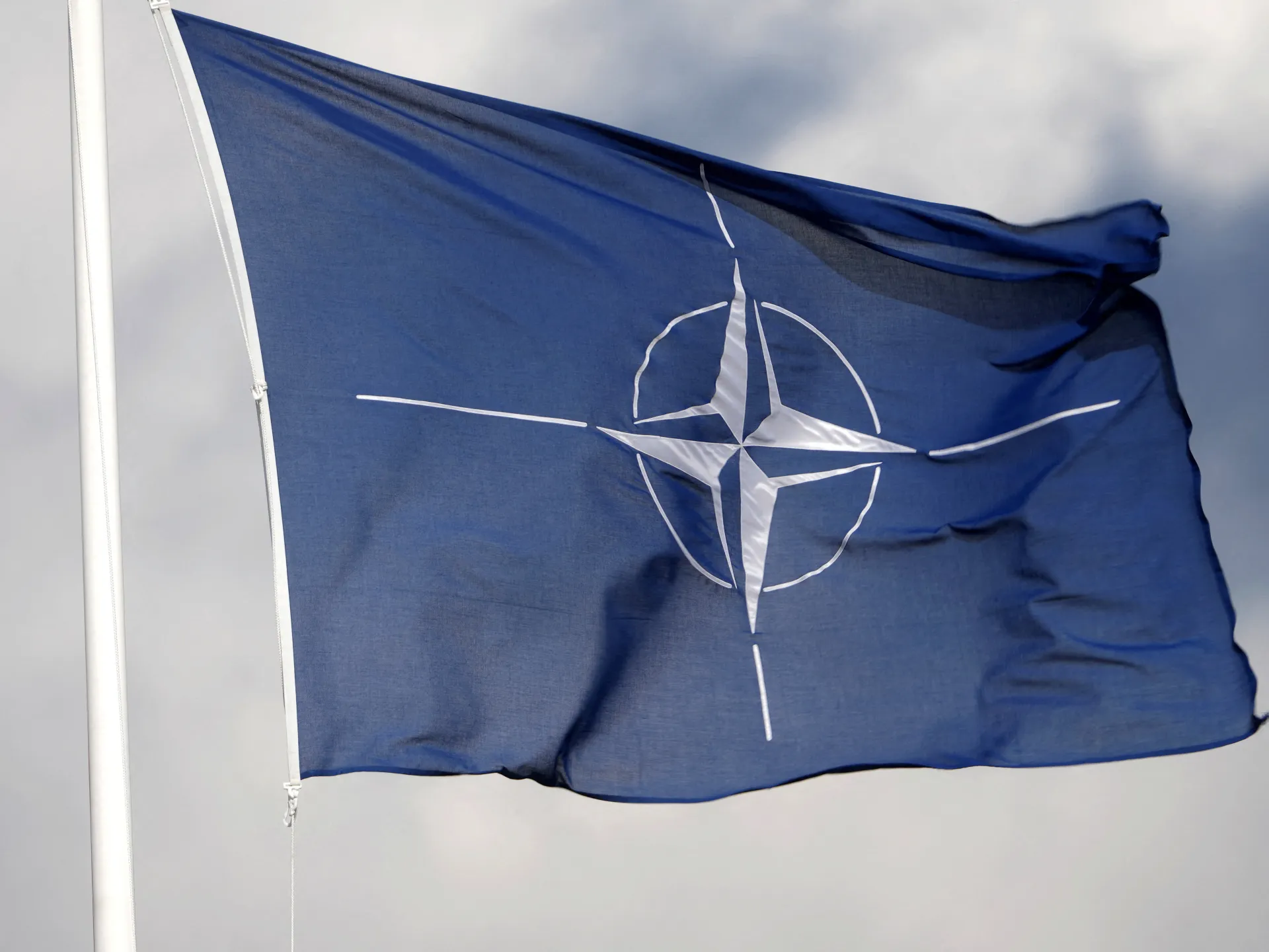 NATO Türkiye'de toplanırken kırılma noktasında mı?