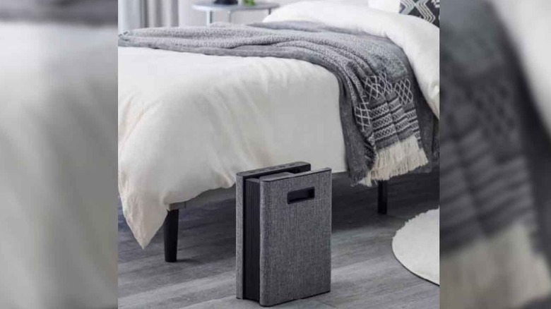 Yatağın ayak ucunda futon kurutucu