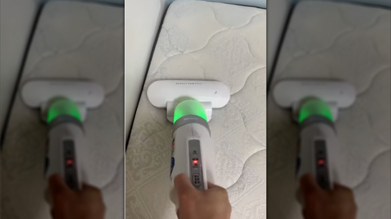 Yatakta kullanılan Süper Emişli Futon Temizleyici