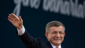 Davutoğlu siyasetten geri adım attı: Kariyerinin zaman çizelgesi