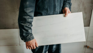 Eski Bir Fayans Yığını Bilinçli Bir DIY ile Açık Tabanlı Bir Ekiciye Dönüştürün
