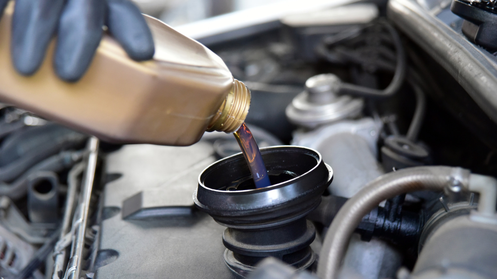 Çim Biçme Makinesi Yağını Araba Motor Yağından Farklı Kılan Nedir?