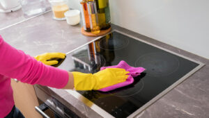 Cam Sobalarda Beyaz Film Neden Olur ve Nasıl Kaldırılır?