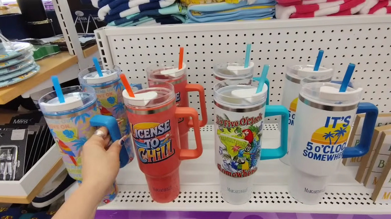 Dollar General'ın, Margaritaville sözlerini içeren, paslanmaz yalıtımlı bardaklardan oluşan eğlenceli koleksiyonu