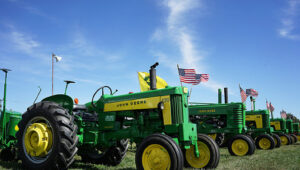 Koleksiyoncuların Açık Artırmalarda Bulmayı Hayal Ettiği Nadir Vintage John Deere Traktör